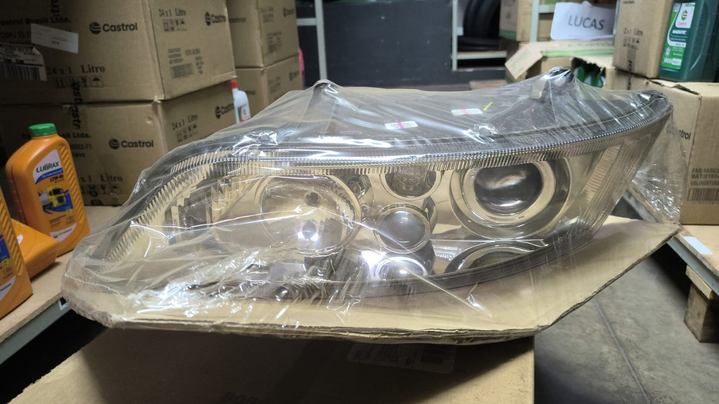 FAROL LE / BUSSCAR EL BUSS 01- 320/340 / ARTEB 160481  e Farol Direito Arteb El Buss - 160482